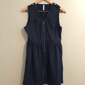 Blue dress with front zipper lining